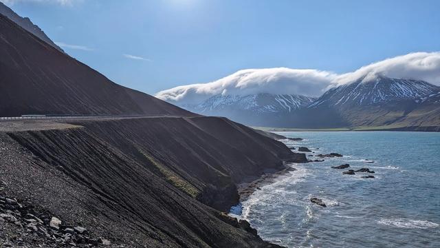 Прибрежный участок дороги Ньярдвикурскридюр