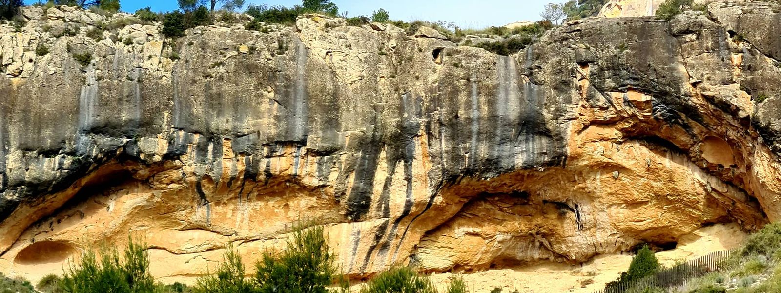 Mediodia Cave