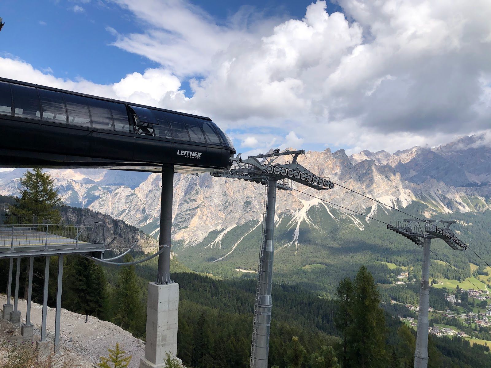 Cable car / Cablecar Tofana - Arrow in the sky