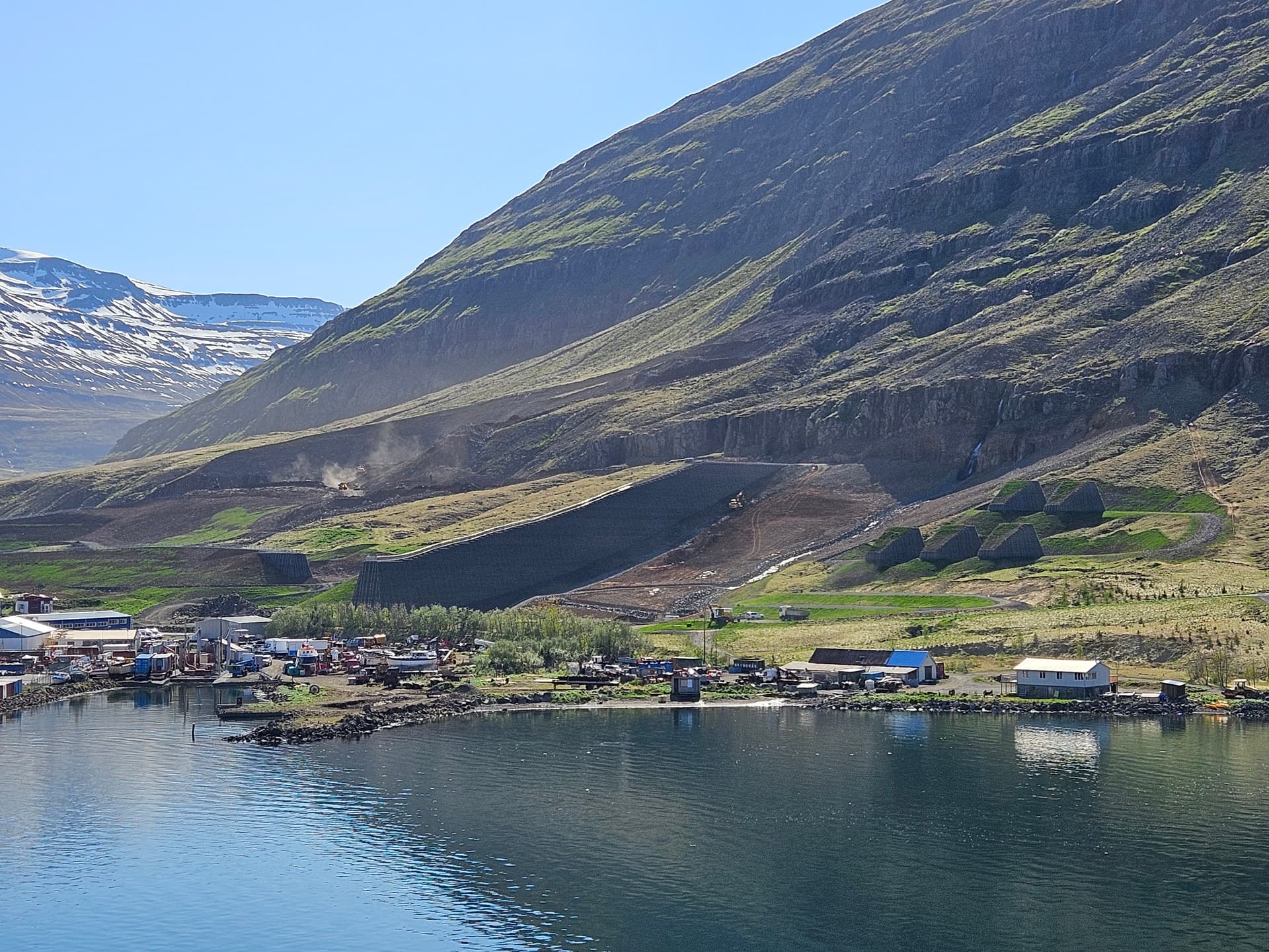 Протилавинні бар’єри гори Бьольфур