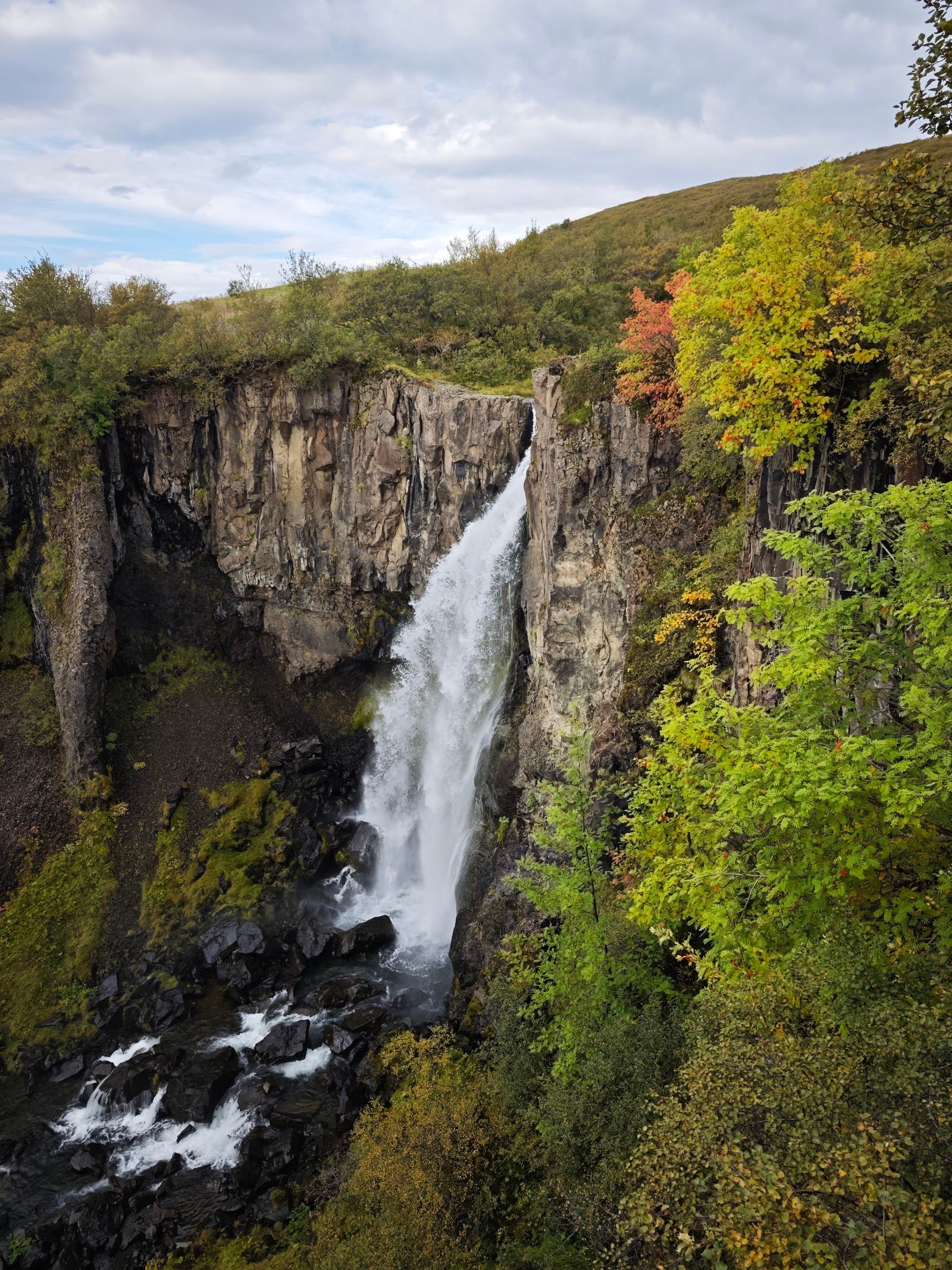Hundafoss Waterfall