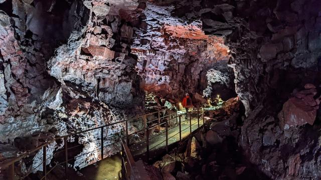 Лавовая пещера Рёйфархоульсхедлир