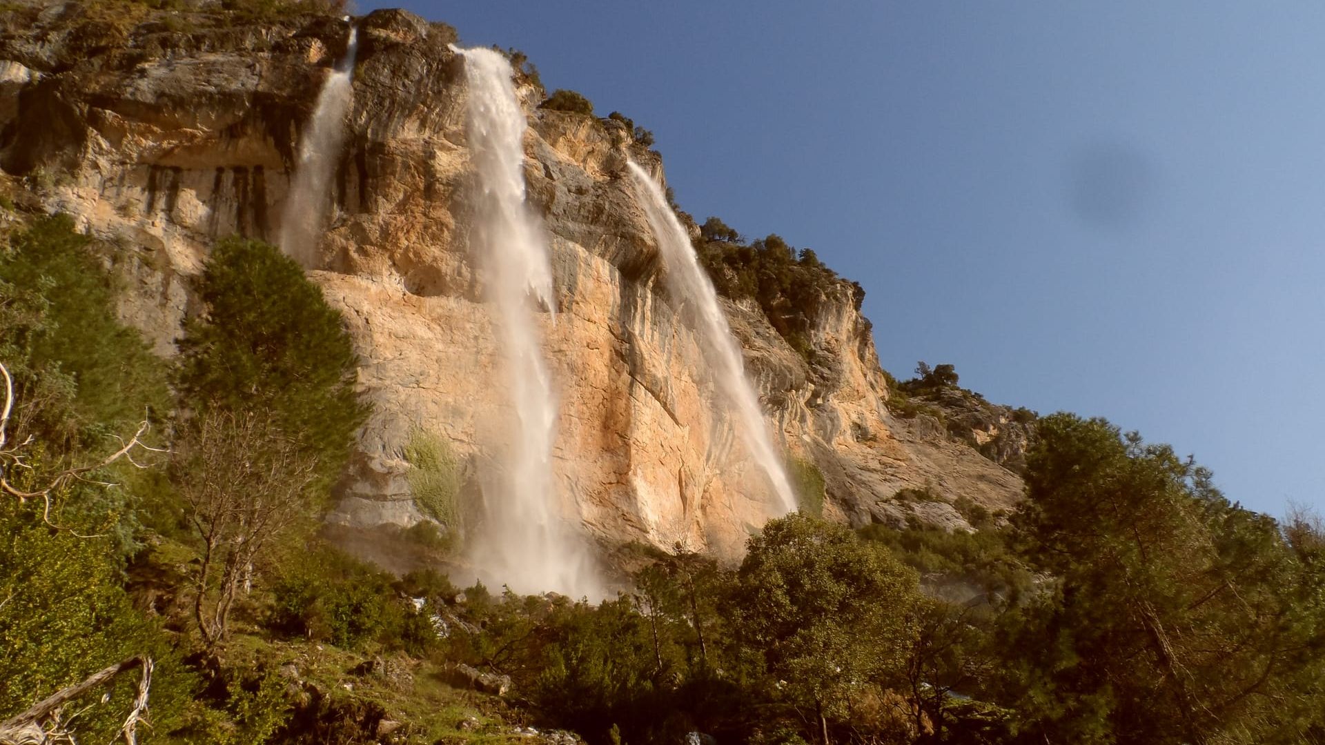 Водопад Трес-Колас