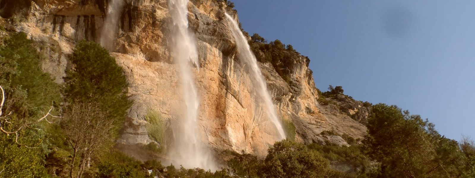 Tres Colas Waterfall