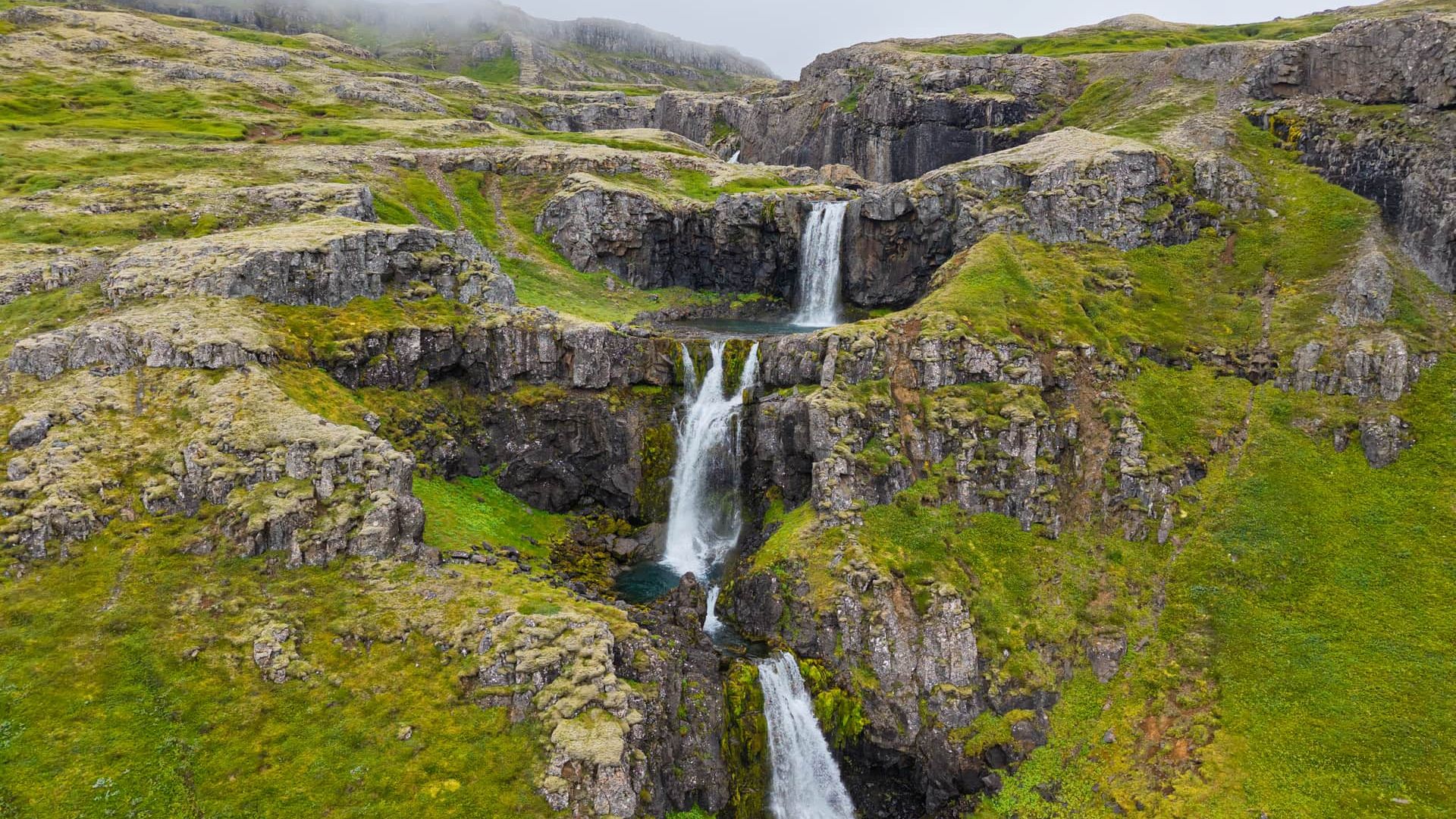 Каскад водопадов Клиффбрекку