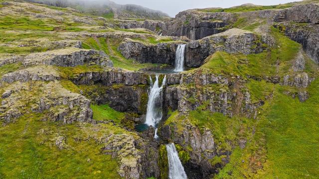 Каскад водопадов Клиффбрекку