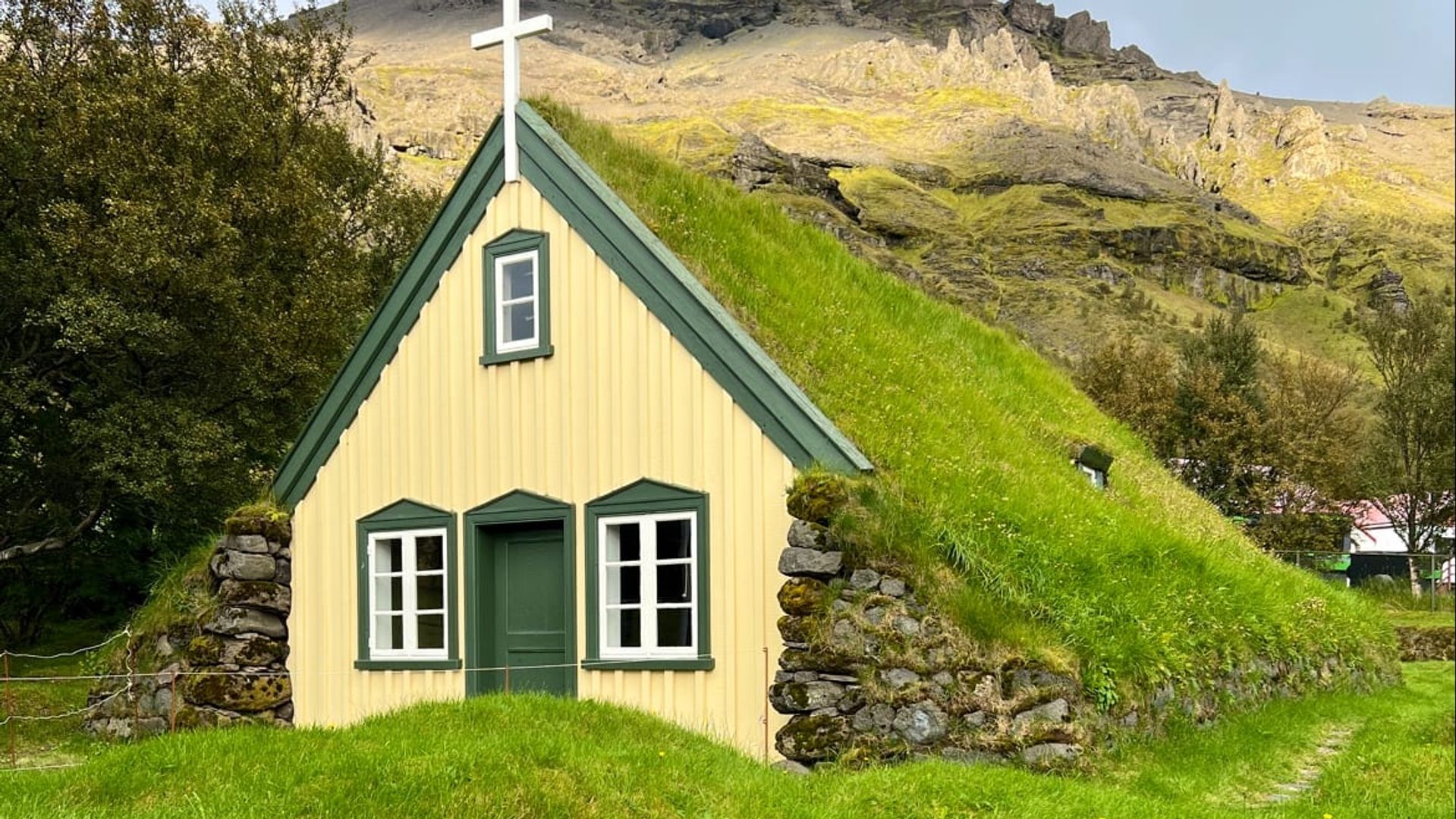 Дернова церква Хоф