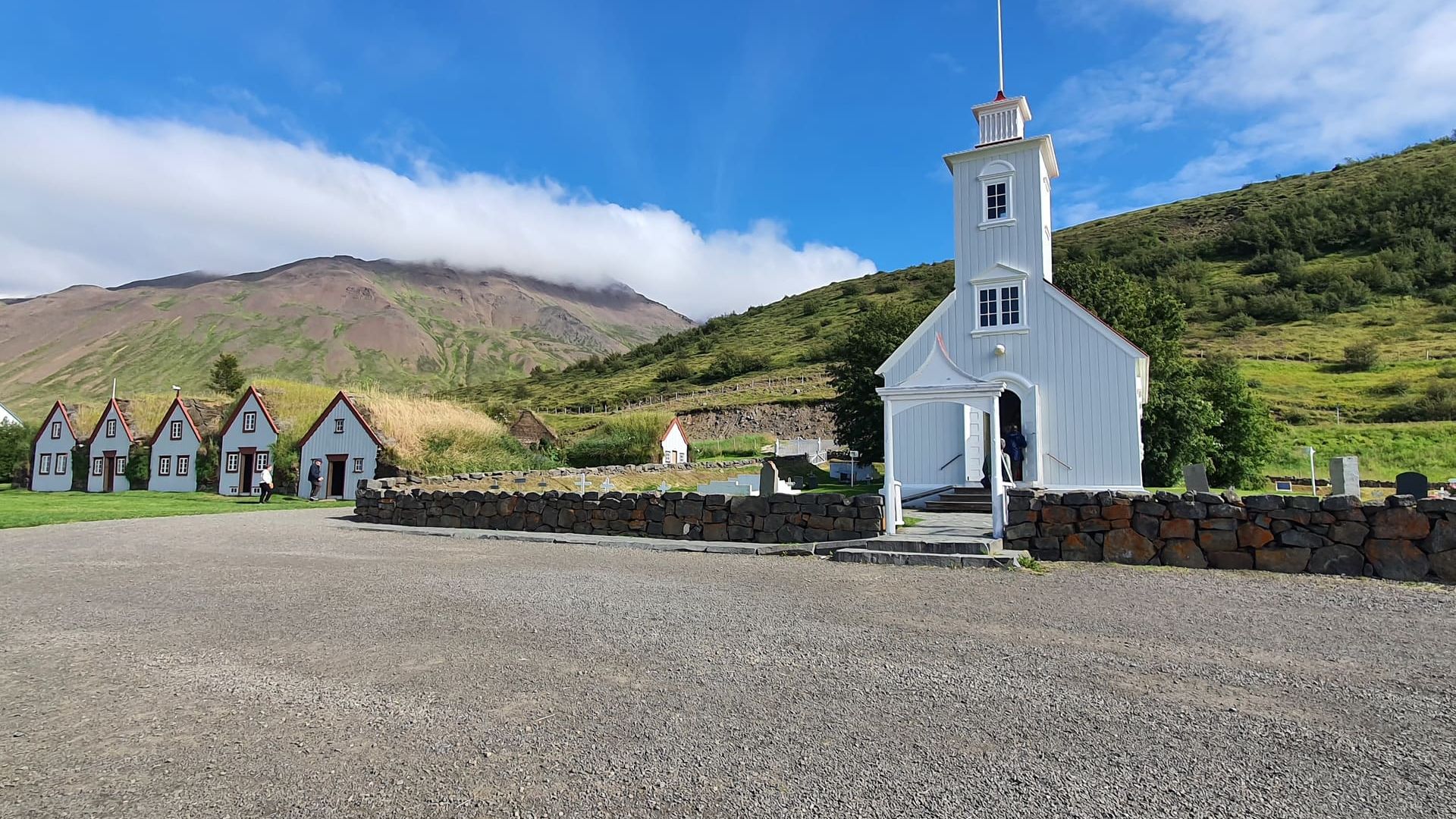 Дерновая ферма и музей Лауфас