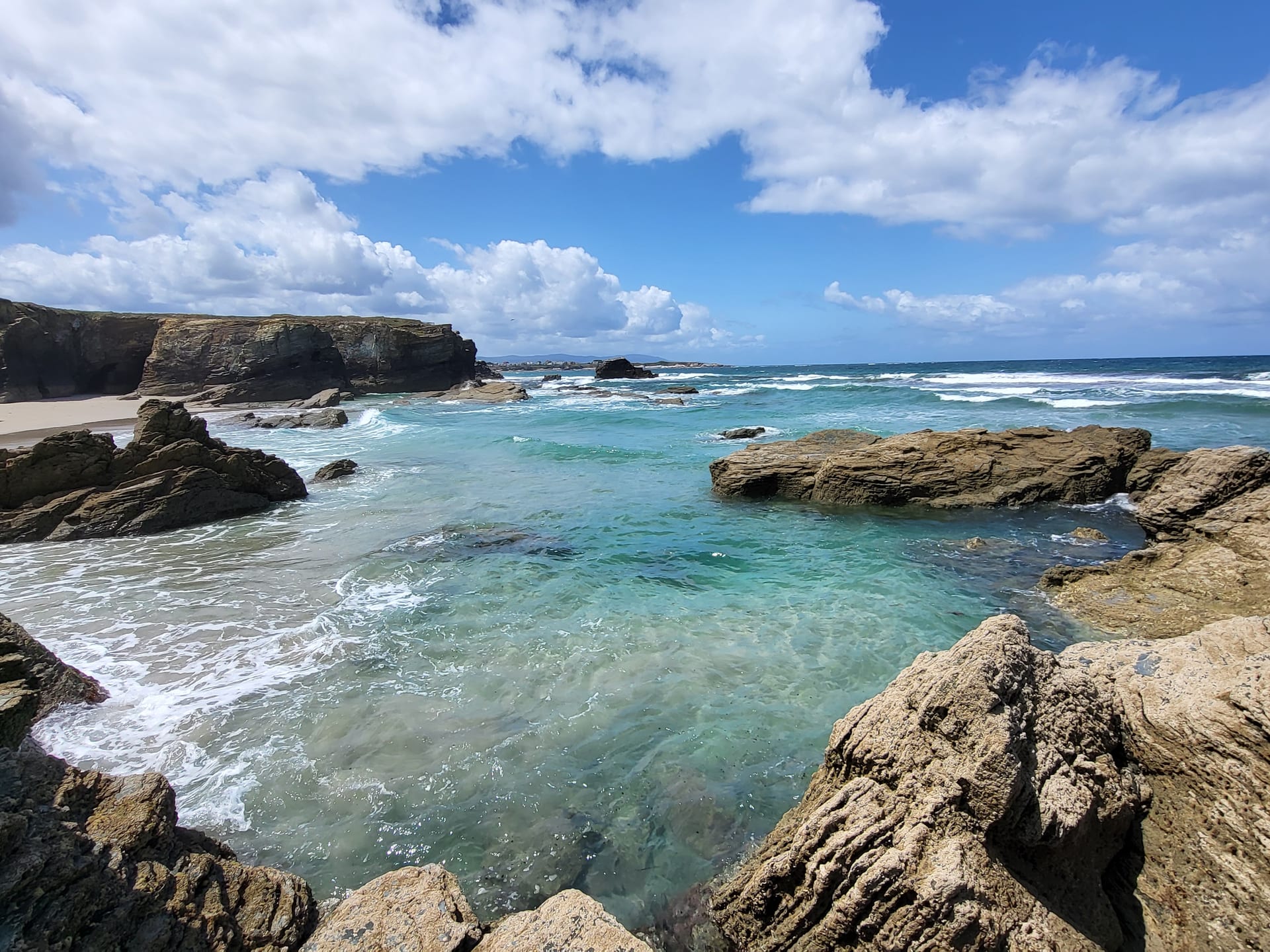 Пляж Лас-Катедралес