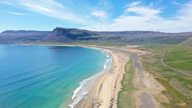 Пляж Бардастрандарсандур
