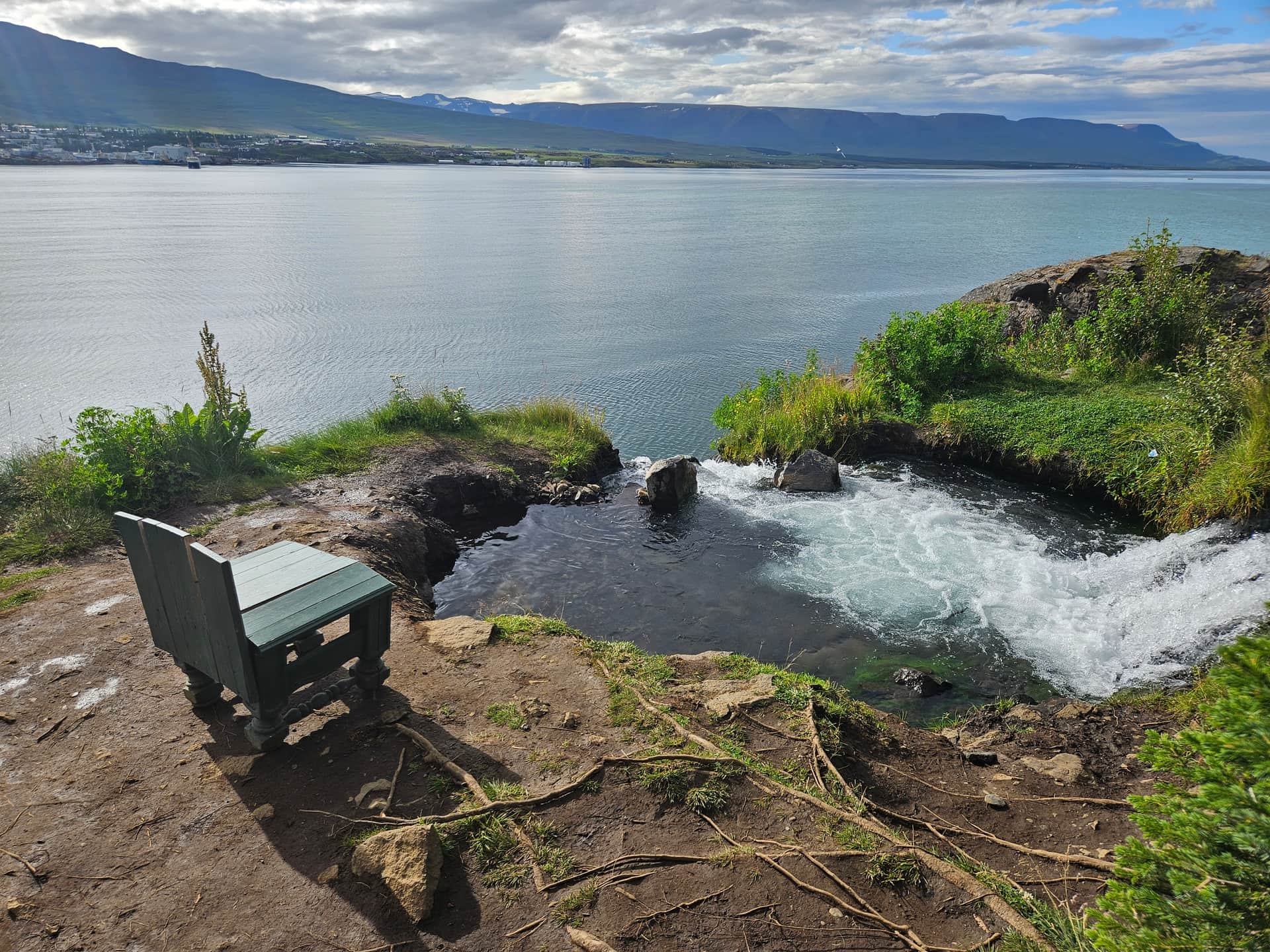 Горячий источник Вадлаейди