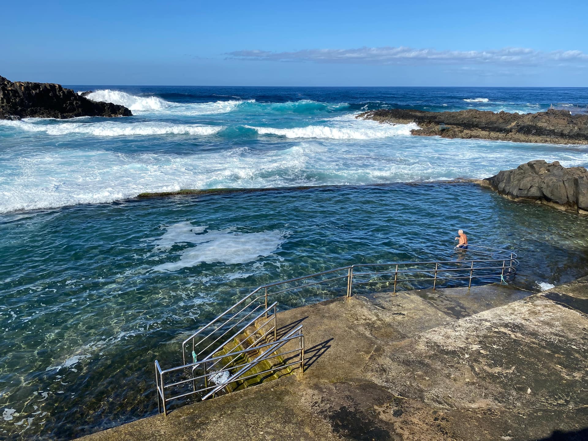 Пляж Эль-Прис и природный бассейн