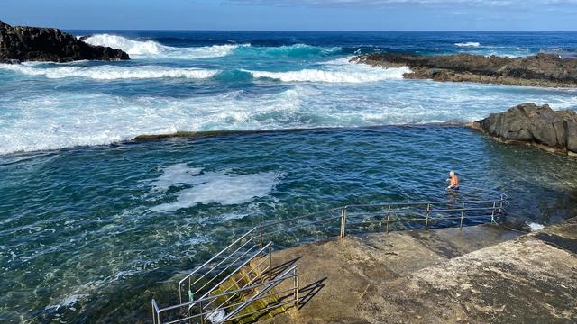 Пляж Эль-Прис и природный бассейн