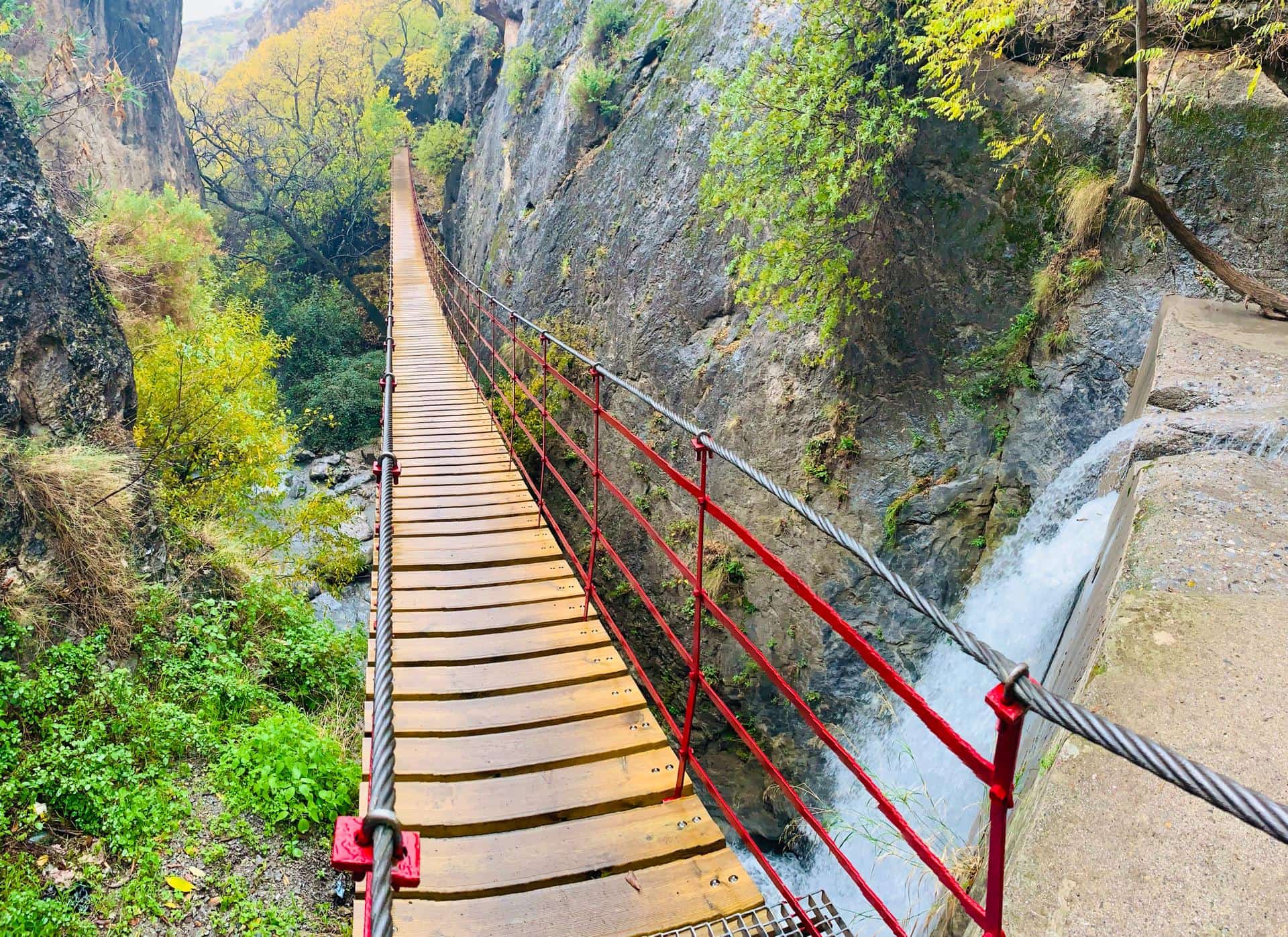 Ущелье Лос-Кахоррос-де-Моначиль