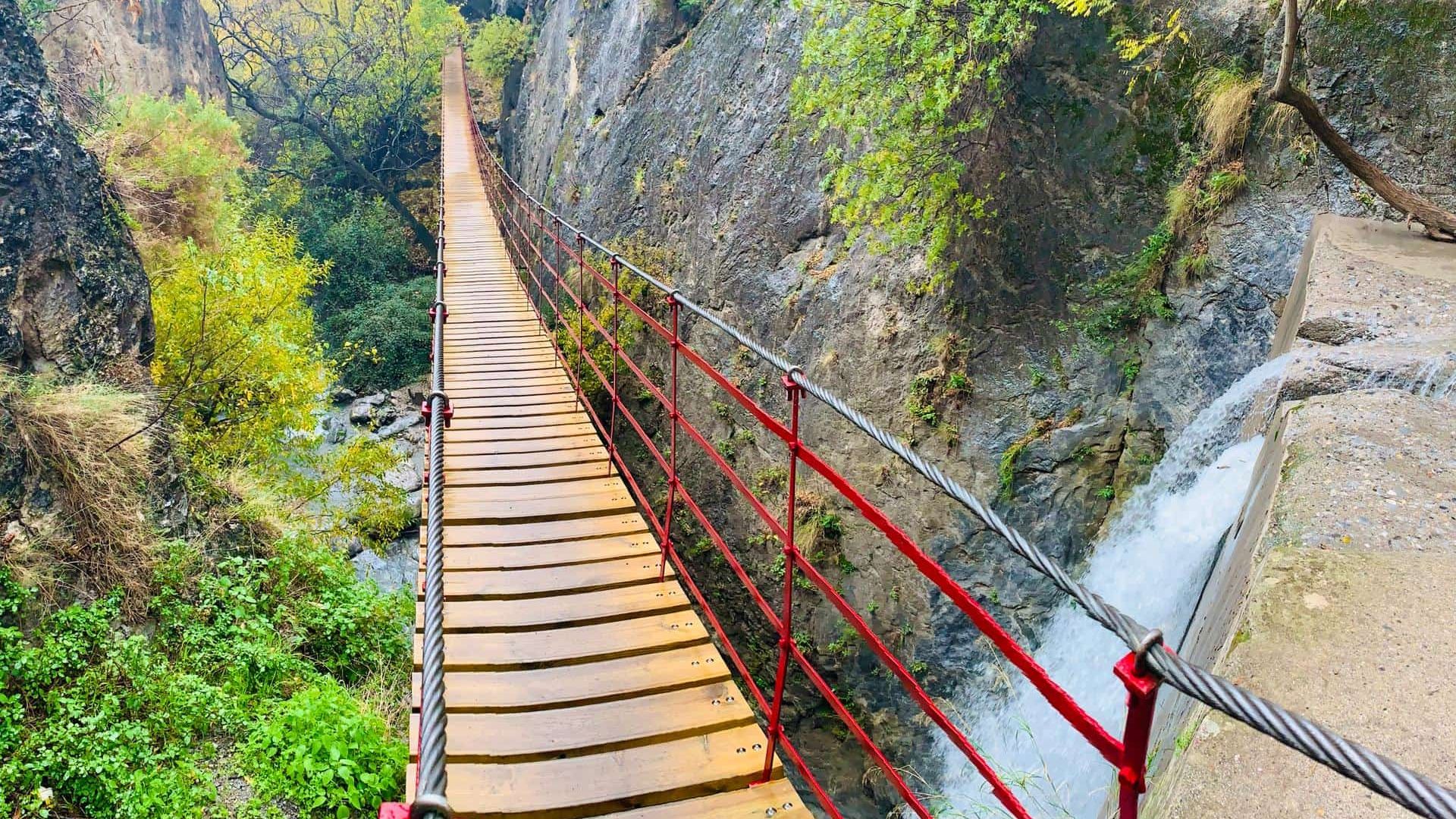 Ущелина Лос-Кахоррос-де-Моначіль