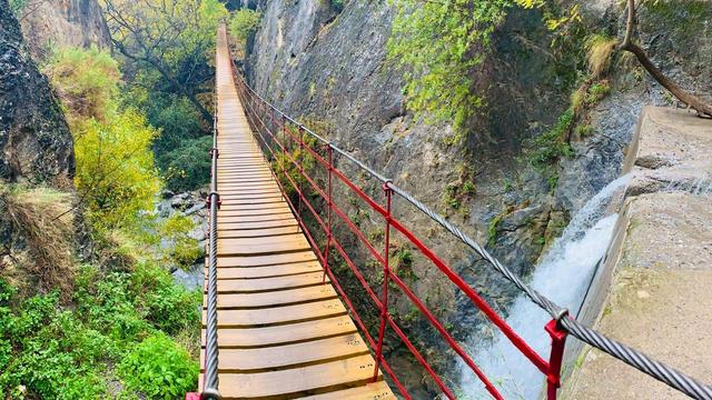 Ущелье Лос-Кахоррос-де-Моначиль