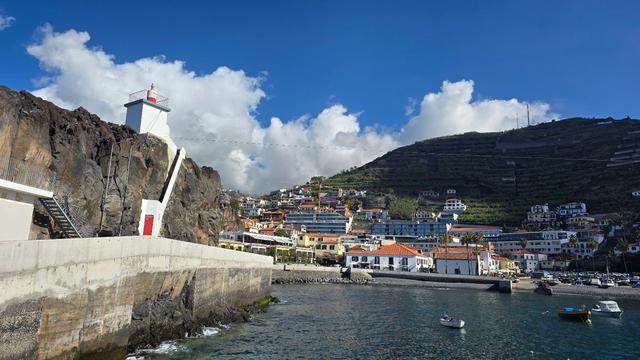 Câmara de Lobos lighthouse