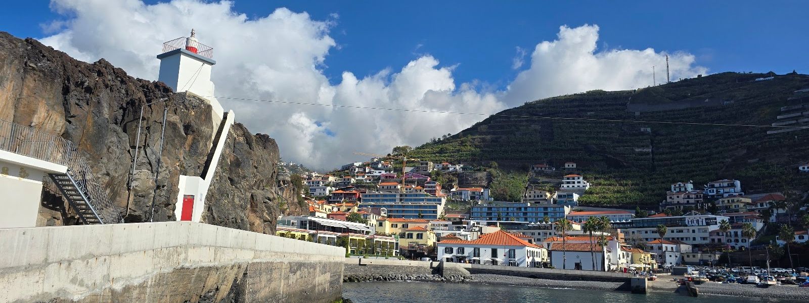 Câmara de Lobos lighthouse
