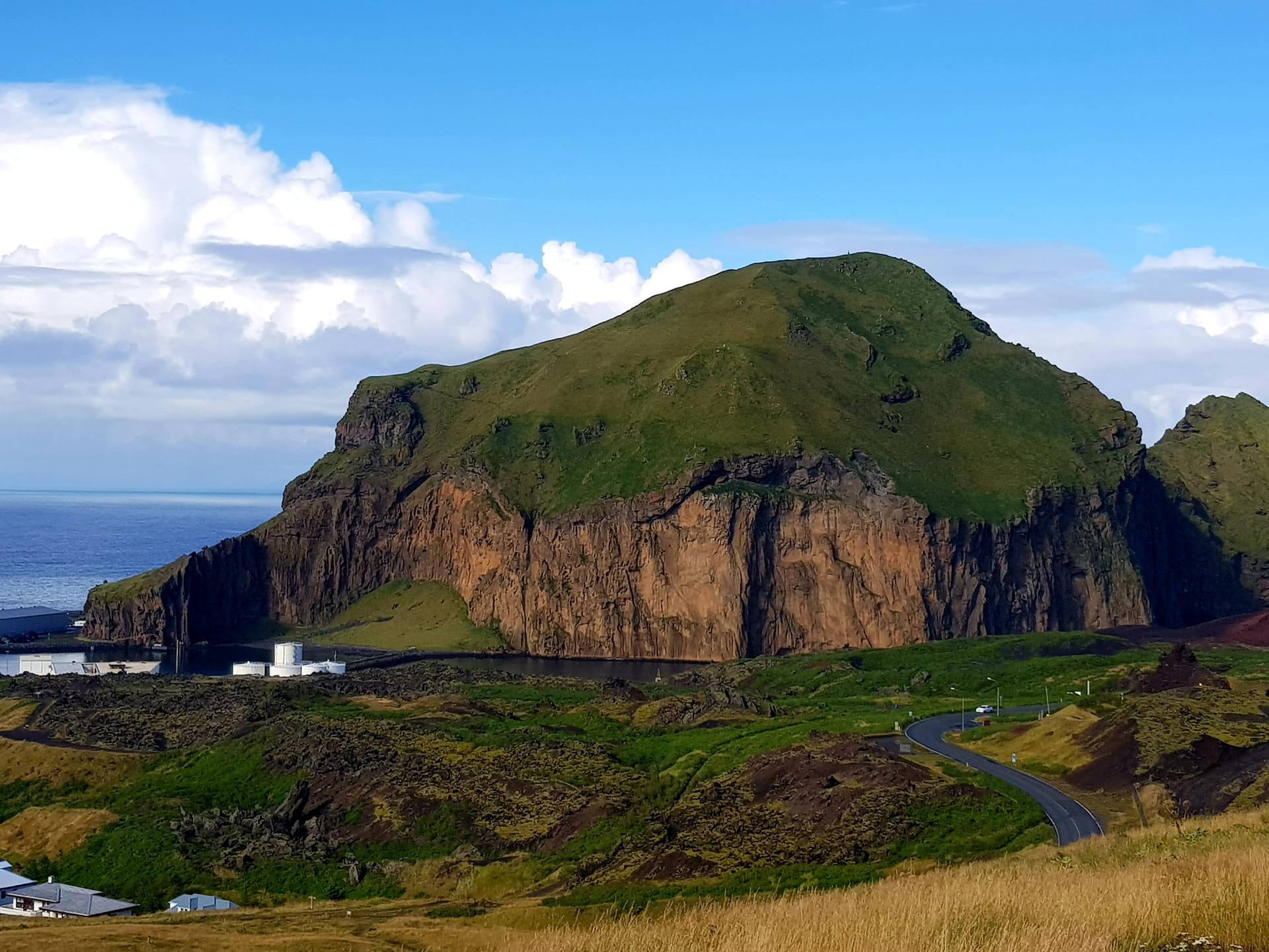 Скала Хеймаклеттур