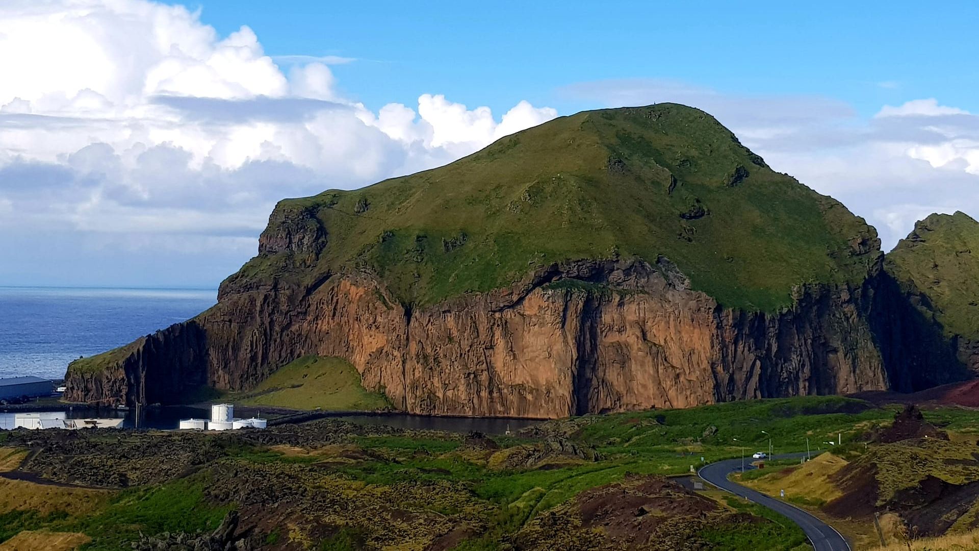 Скала Хеймаклеттур