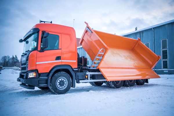 Jaunas kravas automašīnas - pašizgāzēji