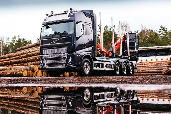 Turpinot veiksmīgo sadarbību ar mūsu skandināvu partneriem piegādājam vēl vienu kokvedēju.