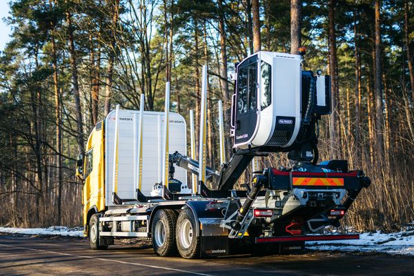 Jauns Volvo kokvedējs ar mūsu ražotu virsbūvi - pieejams apskatei un iegādei.