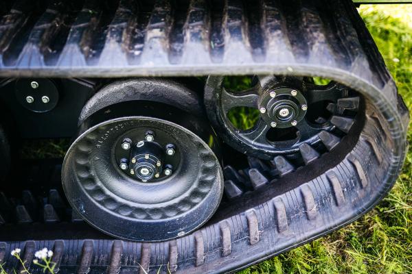 Nododam AS Sadales tīkls trīs jaunus Prinoth Panther T6 kāpurķēžu traktorus