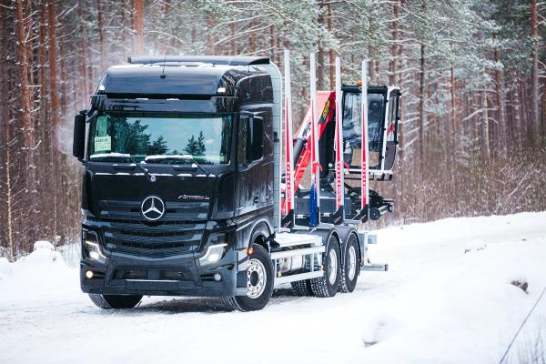 Esam uzsākuši mūsu ražoto kravas automašīnu virsbūvju eksportu uz Skandināviju.