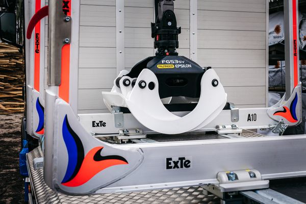 Turpinām apgūt Skandināvijas tirgu un piegādājam kārtējo kokvedēju ar mūsu ražotu virsbūvi.