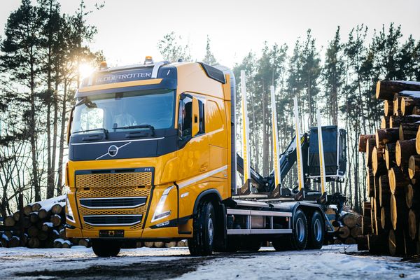 Jauns Volvo kokvedējs ar mūsu ražotu virsbūvi - pieejams apskatei un iegādei.