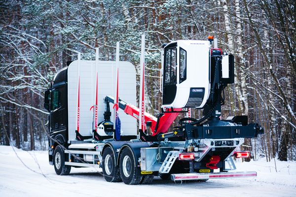Esam uzsākuši mūsu ražoto kravas automašīnu virsbūvju eksportu uz Skandināviju.