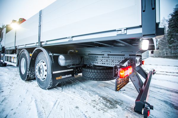 Jauna būvmateriālu transportēšanas automašīna