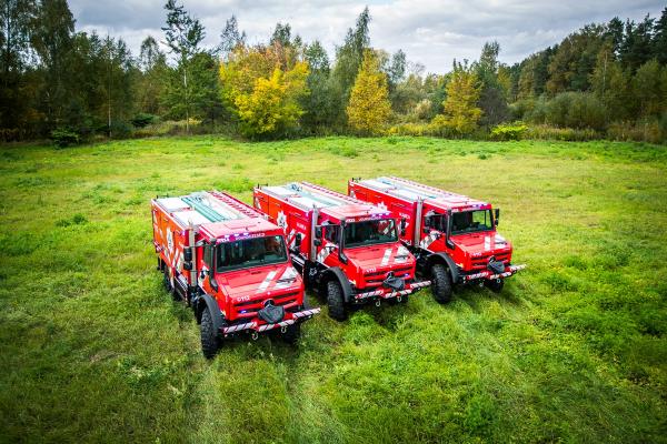 Pieci īpaši aprīkoti Mercedes Benz Unimog