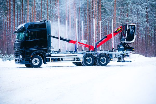 Esam uzsākuši mūsu ražoto kravas automašīnu virsbūvju eksportu uz Skandināviju.