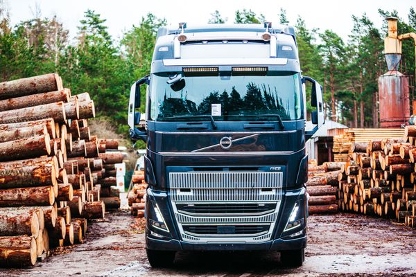 Turpinot veiksmīgo sadarbību ar mūsu skandināvu partneriem piegādājam vēl vienu kokvedēju.