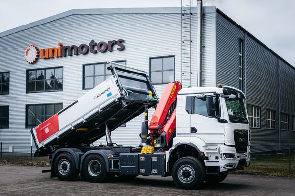 Pieejams iegādei uzreiz - Palfinger manipulators ar 5T celtspēju.