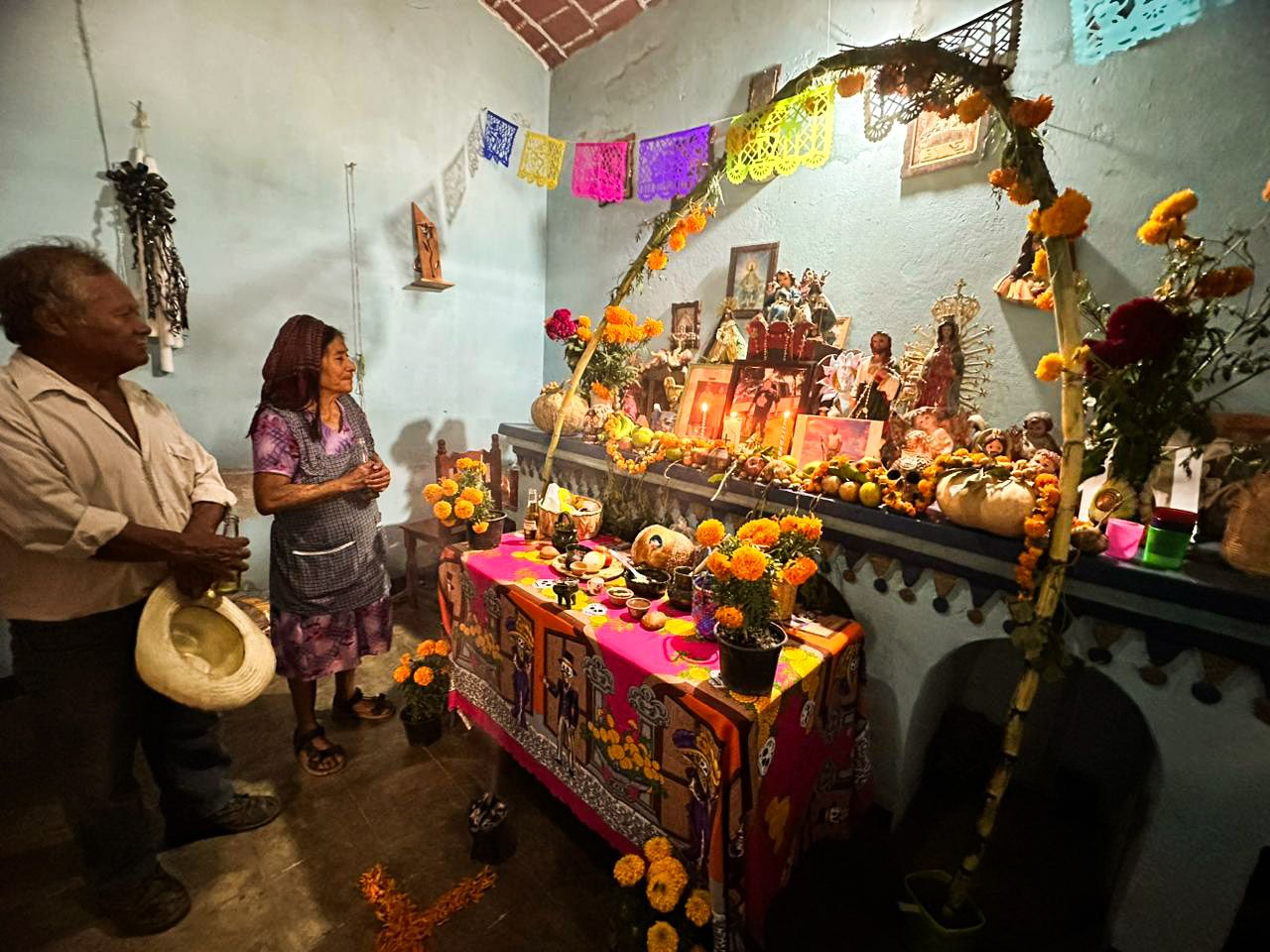 Altar tradicional en yatareni.  Traditional altar in Yatareni.