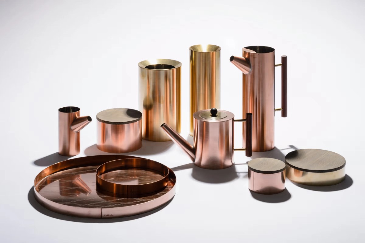 Tableware objects in brass and copper