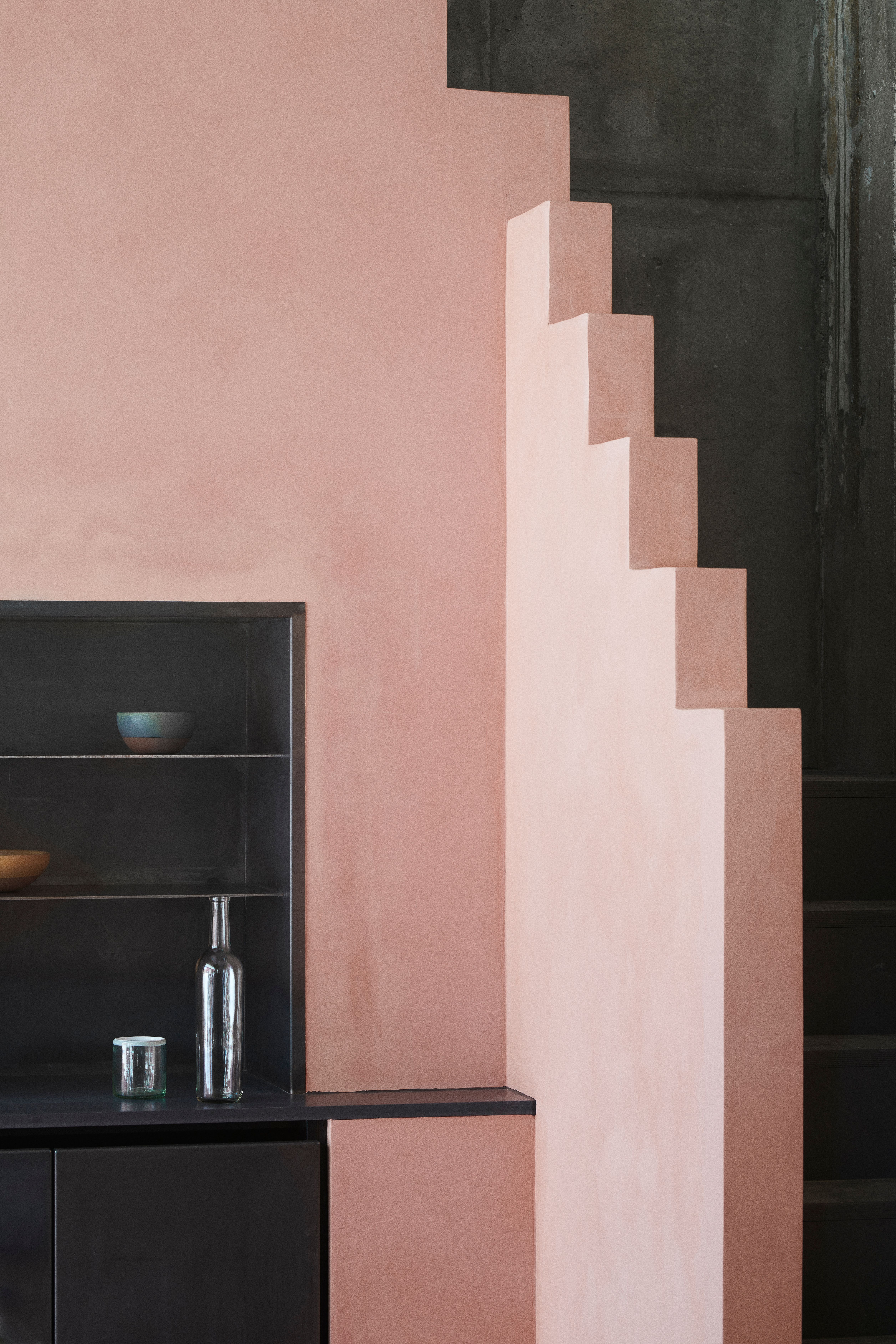 Soft pink walls and black metal elements