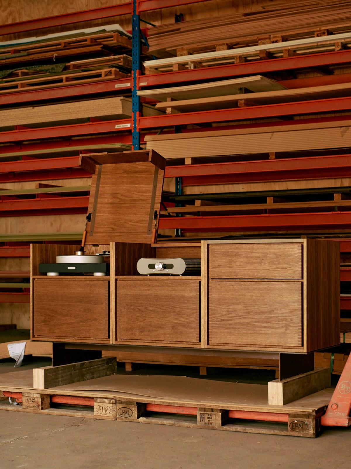 Wooden cabinet in oiled oak with high fidelity equipment