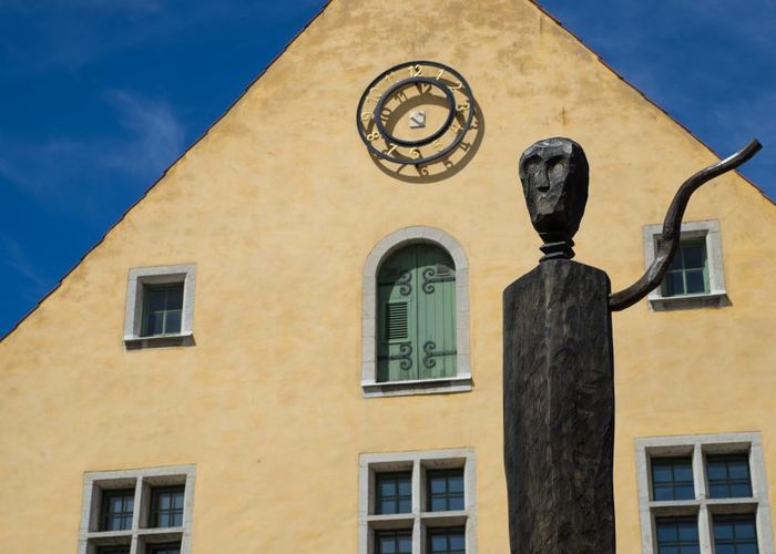 Skulpturen Järnvidja på Donners Plats i Visby