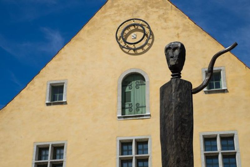 Skulpturen Järnvidja på Donners Plats i Visby