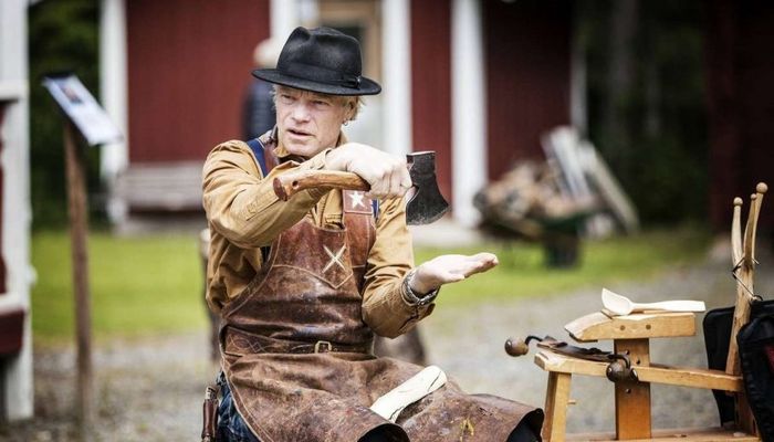 Jögge Sundqvist håller kurs på Musolles museum i Nälden