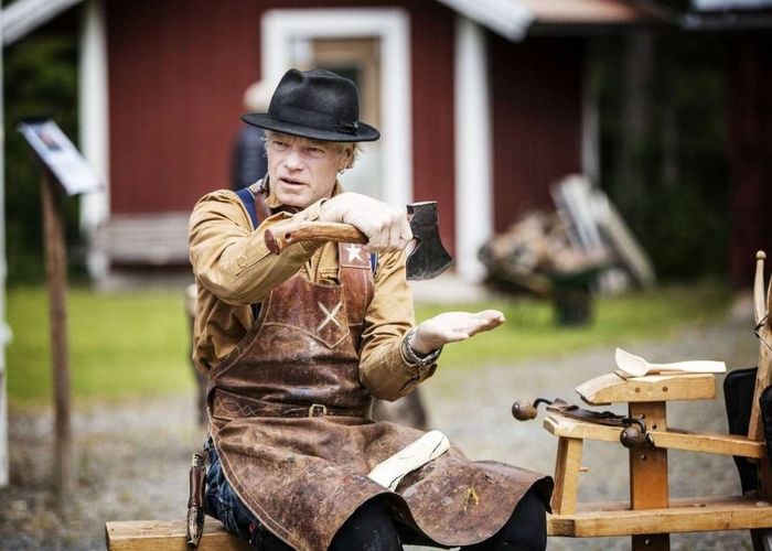 Jögge Sundqvist håller kurs på Musolles museum i Nälden