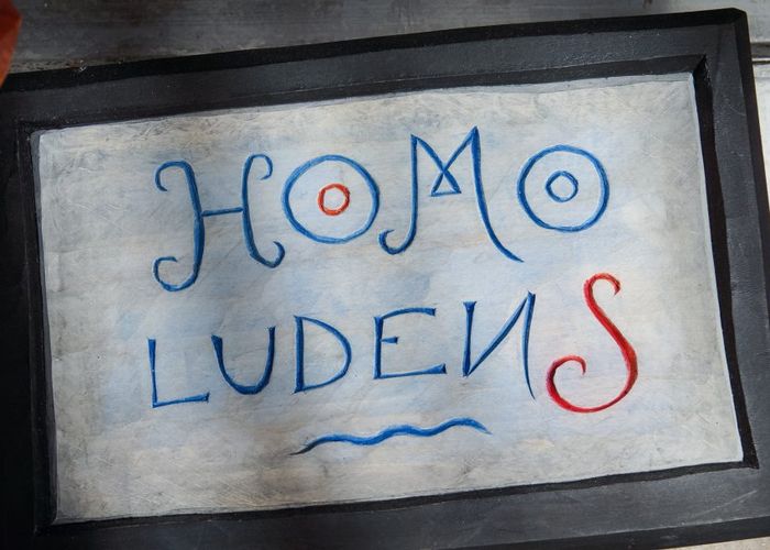 Ordtavla Homo Ludens - den lekande männsikan