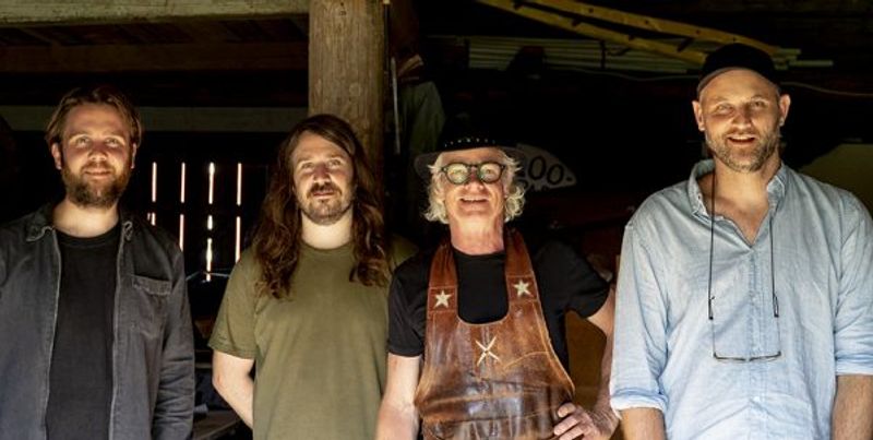 Fotograferna Philip Tolgén och Pär Björklund, undertecknad och redaktören Henrik Franke.