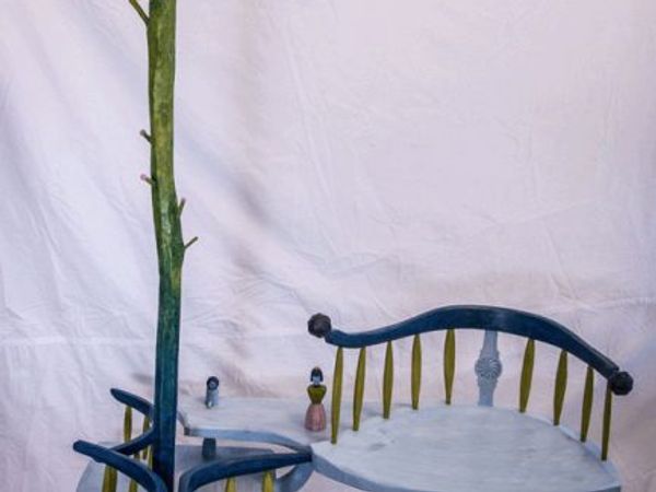 Fem konstnärliga utsmyckningar.