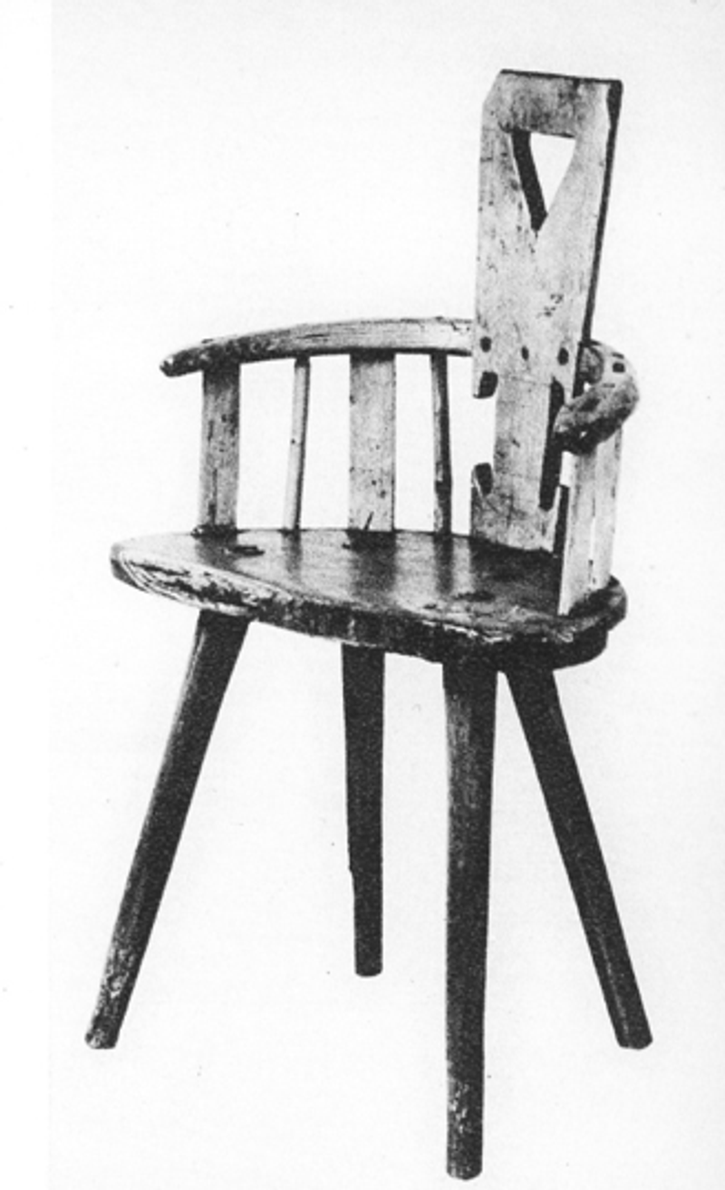 Stol från Nordiska Museets arkiv, Rådmansö med krokvuxen ryggbricka.