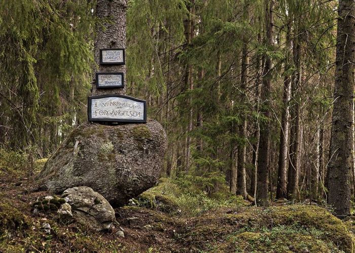 Ordtavlor - Vi äro alla av förgängelsen. Tiden går inte -den kommer. Homo Ludens.